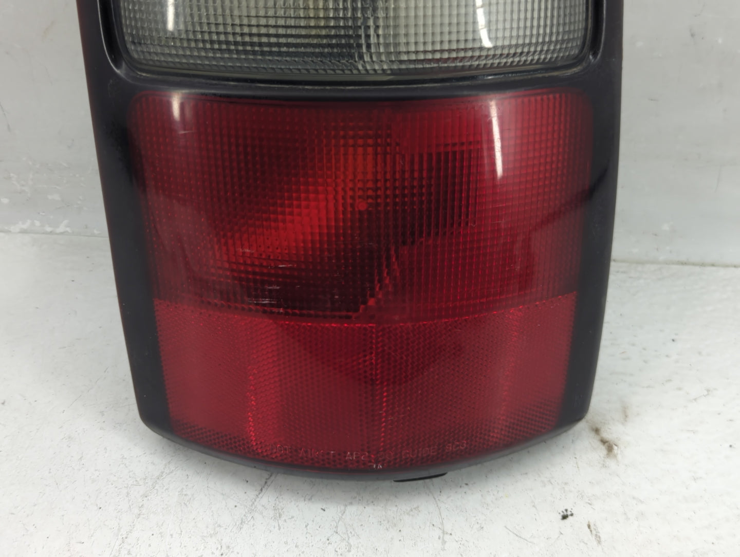 2004-2006 Chevrolet Suburban 1500 Tail Light Assembly Passenger Right OEM P/N:16525376 Fits Fits 2004 2005 2006 OEM Used Aut