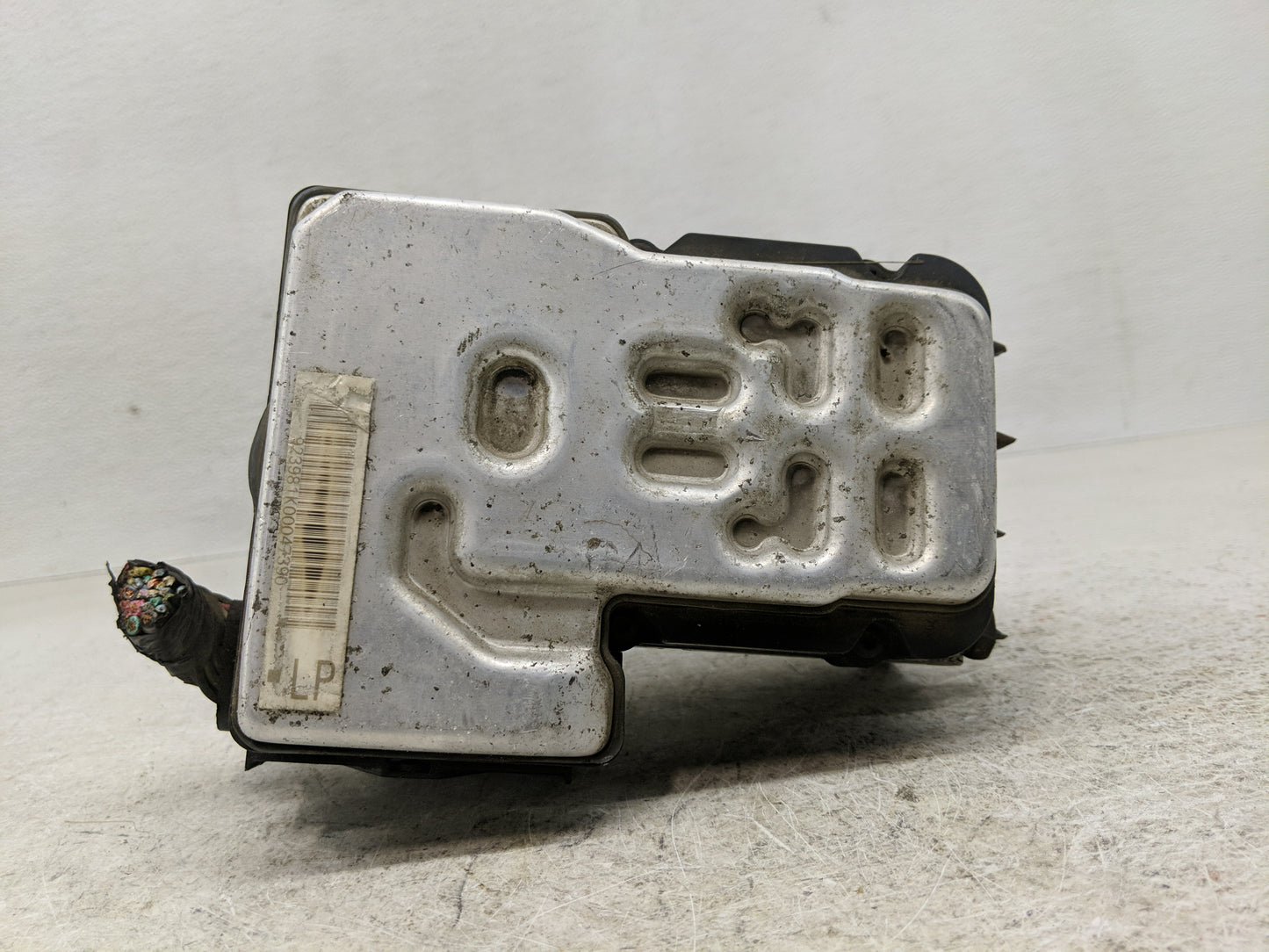 2004-2006 Chevrolet Suburban 1500 ABS Pump Control Module Replacement P/N:13642512M Fits Fits 2004 2005 2006 OEM Used Auto P