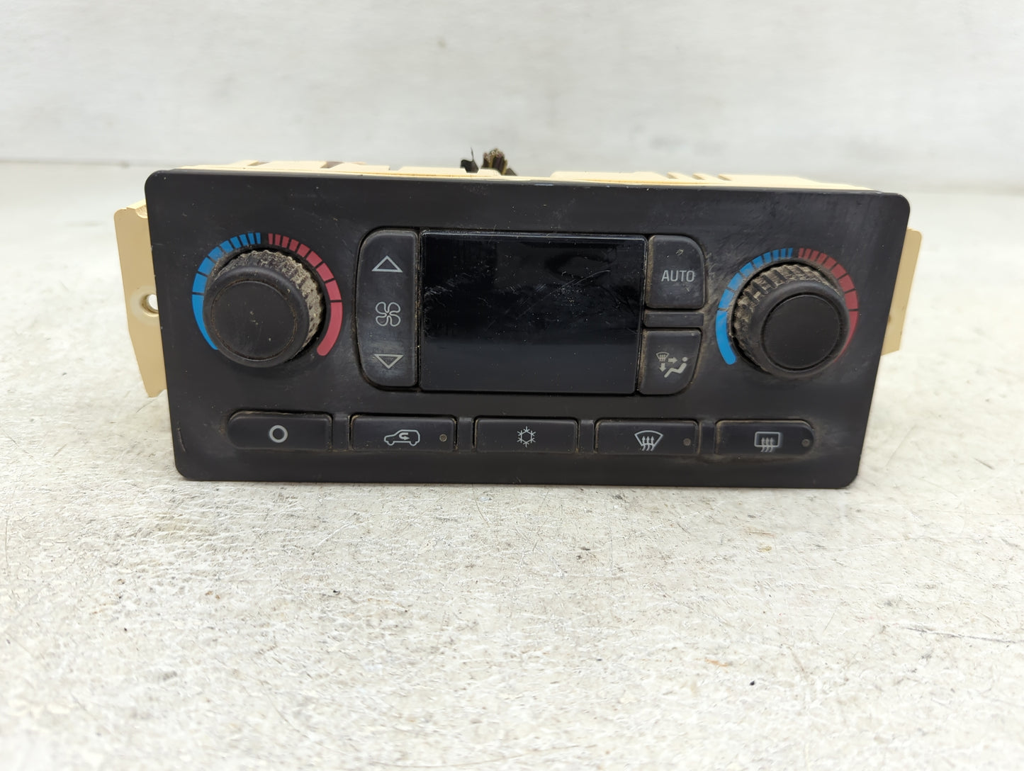 2005-2006 Chevrolet Suburban 1500 Climate Control Module Temperature AC/Heater Replacement Fits Fits 2005 2006 2007 OEM Used