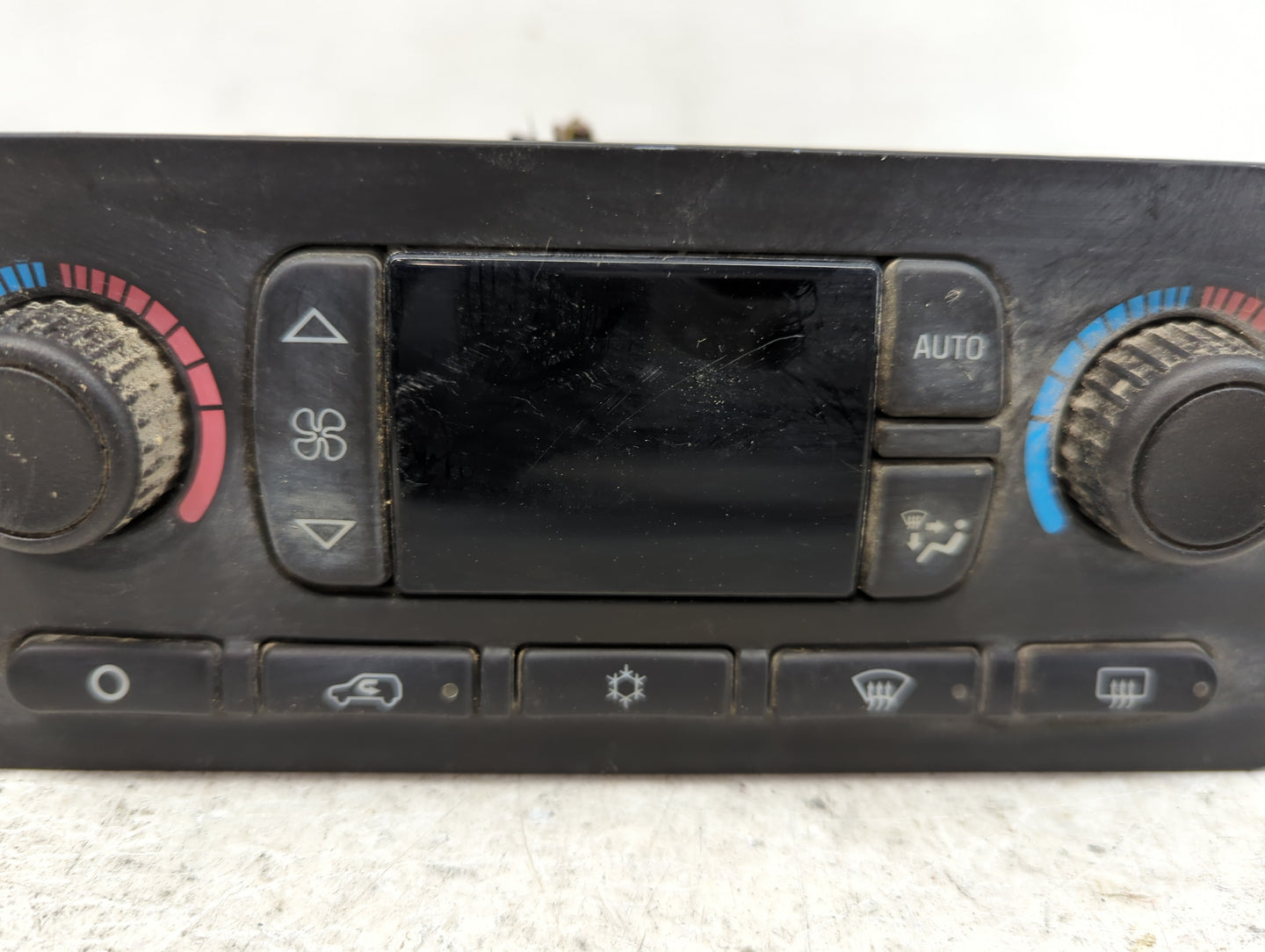 2005-2006 Chevrolet Suburban 1500 Climate Control Module Temperature AC/Heater Replacement Fits Fits 2005 2006 2007 OEM Used