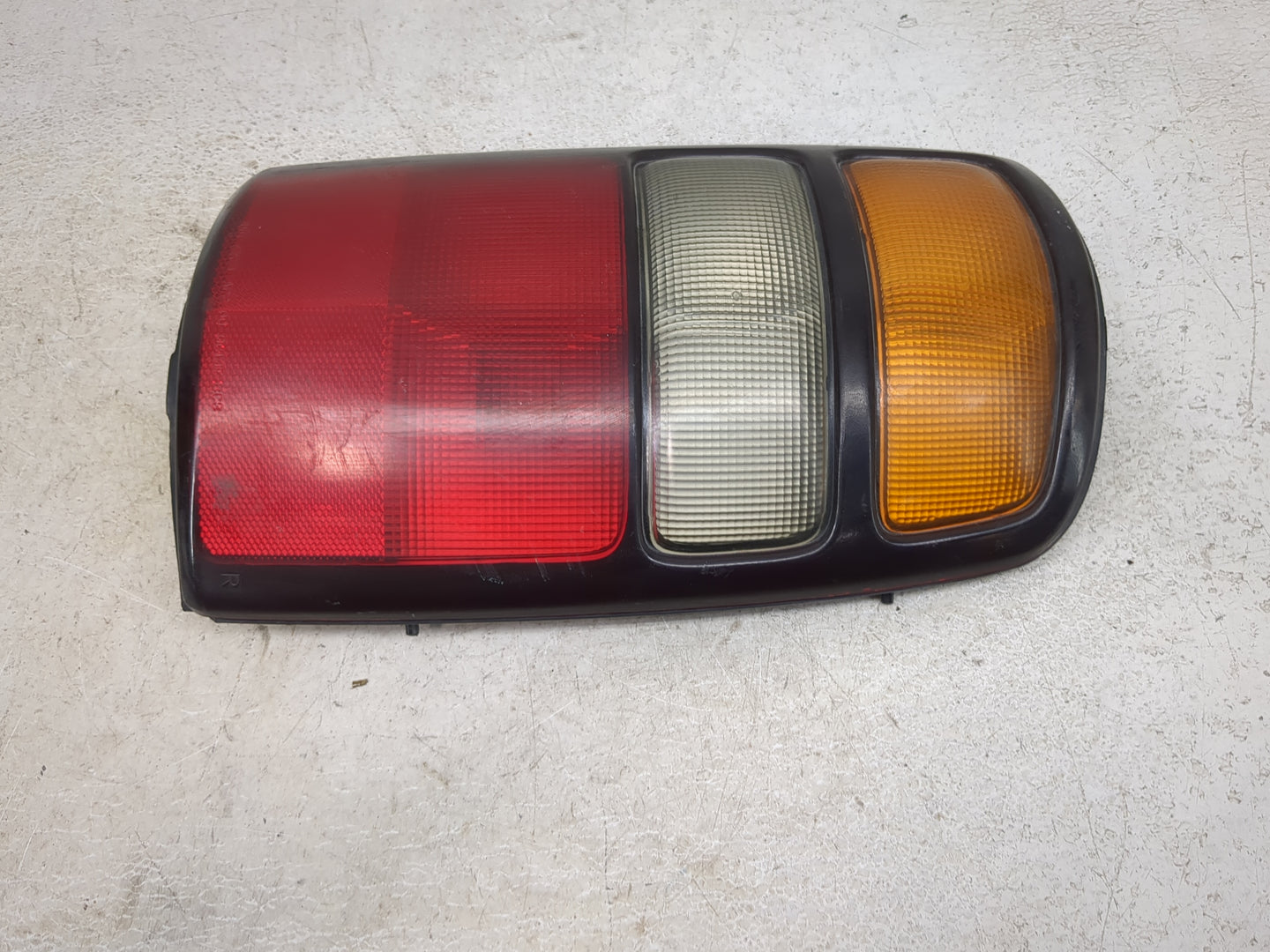 2004-2006 Chevrolet Suburban 1500 Tail Light Assembly Passenger Right OEM P/N:16525376 3 15224182 Fits Fits 2004 2005 2006 O