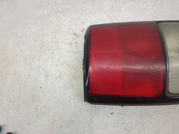 2004-2006 Chevrolet Suburban 1500 Tail Light Assembly Passenger Right OEM P/N:16525376 3 15224182 Fits Fits 2004 2005 2006 OEM Used Auto Parts
