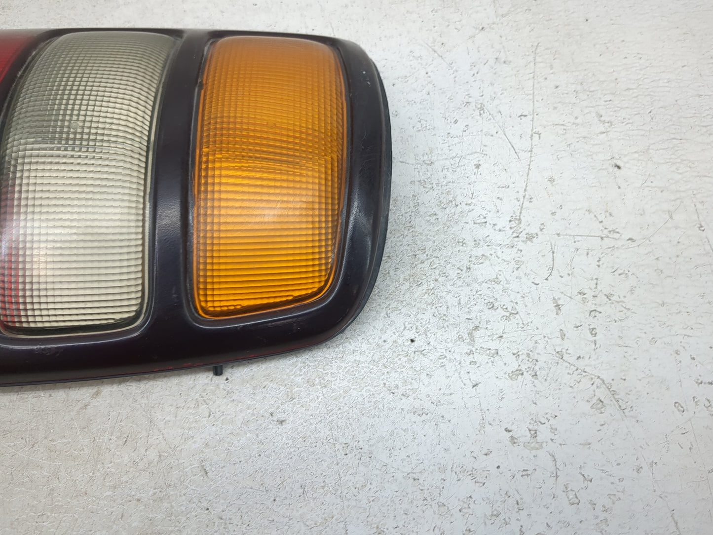 2004-2006 Chevrolet Suburban 1500 Tail Light Assembly Passenger Right OEM P/N:16525376 3 15224182 Fits Fits 2004 2005 2006 O