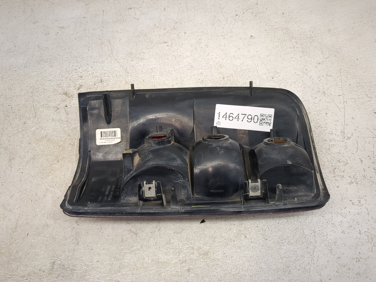 2004-2006 Chevrolet Suburban 1500 Tail Light Assembly Passenger Right OEM P/N:16525376 3 15224182 Fits Fits 2004 2005 2006 O