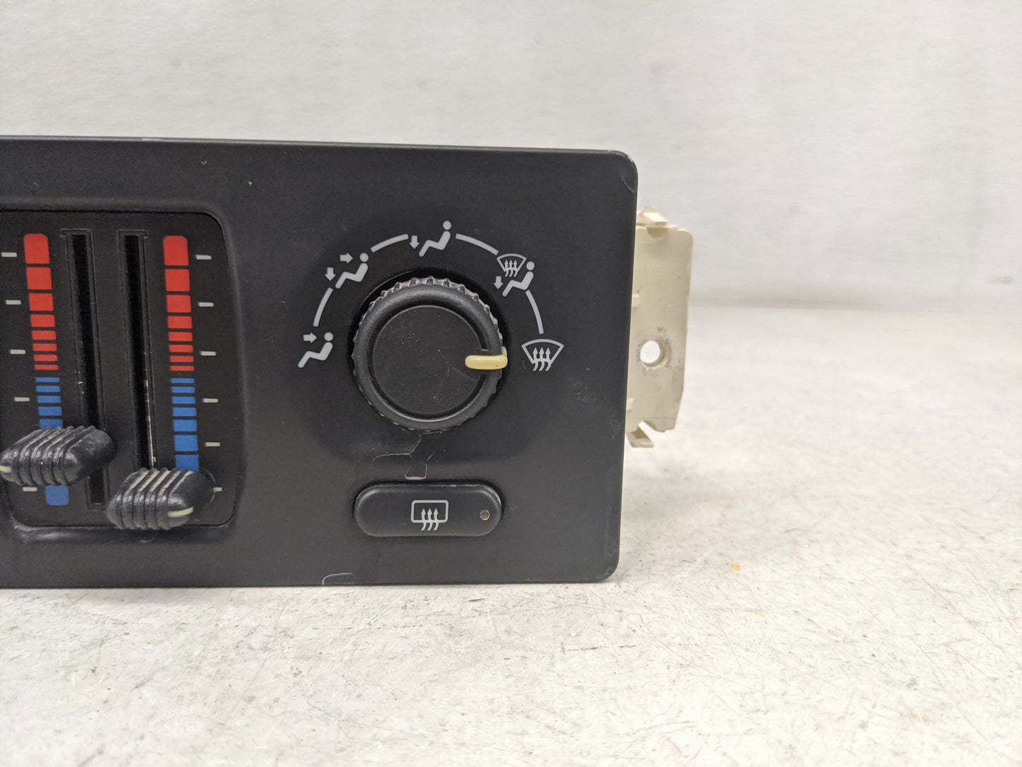 2005-2006 Chevrolet Suburban 1500 Climate Control Module Temperature AC/Heater Replacement P/N:10370034 Fits Fits 2005 2006 
