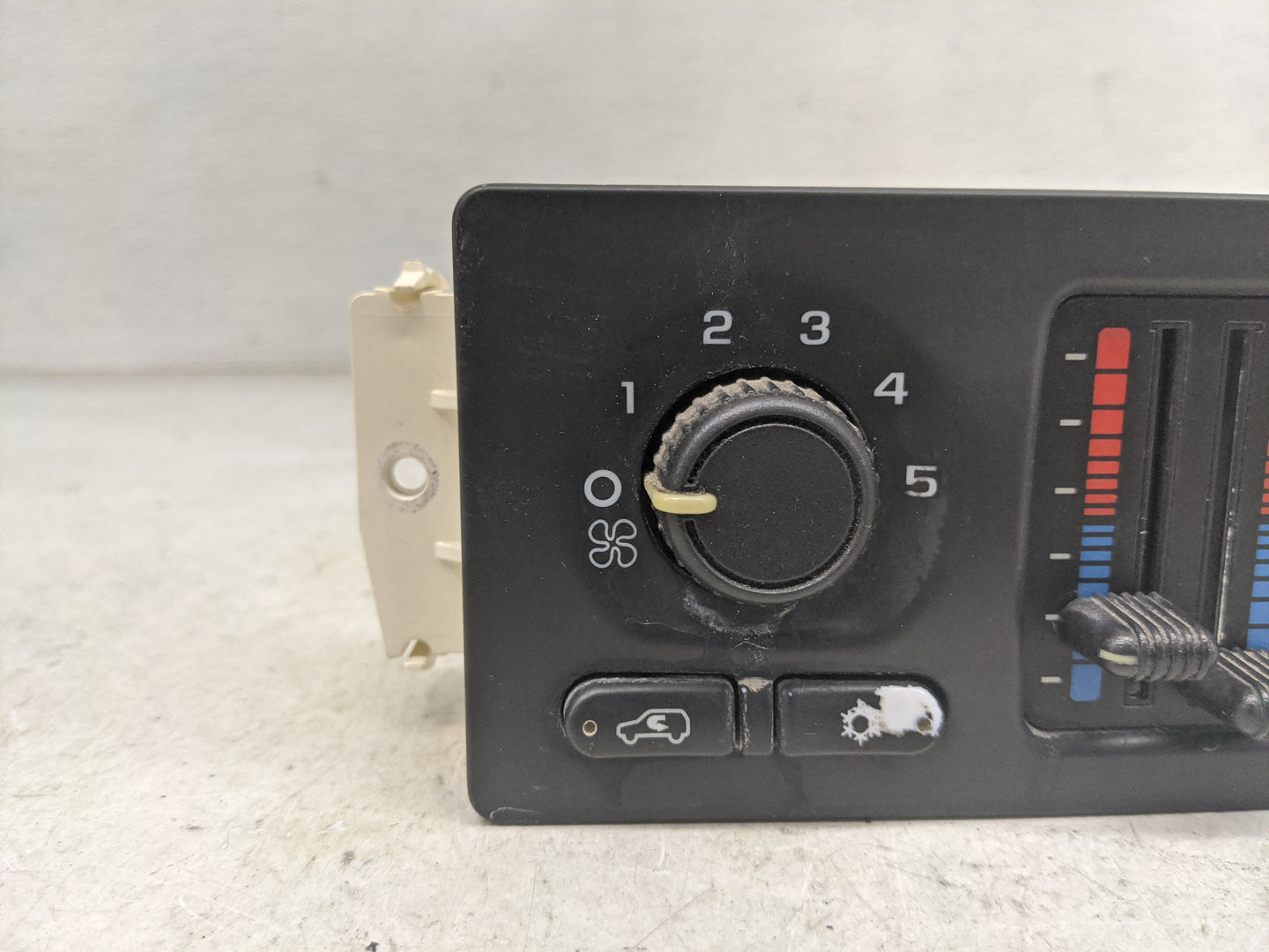2005-2006 Chevrolet Suburban 1500 Climate Control Module Temperature AC/Heater Replacement P/N:10370034 Fits Fits 2005 2006 