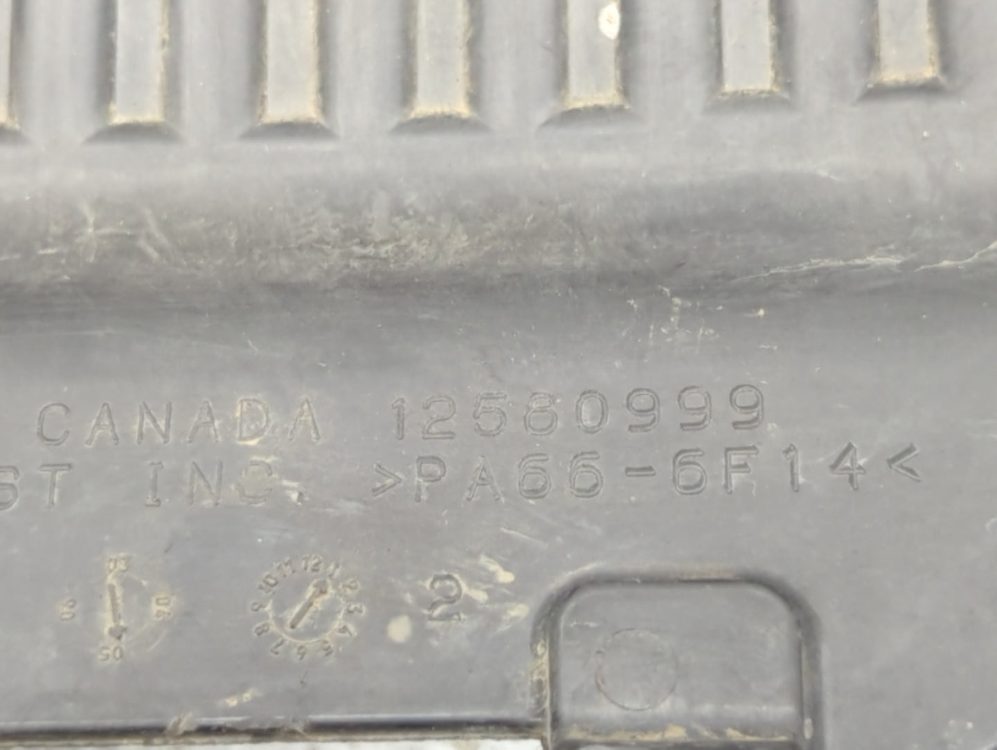 2005 Chevrolet Suburban 1500 Engine Cover - Oemusedautoparts1.com