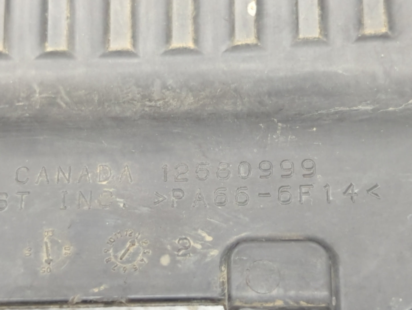 2005 Chevrolet Suburban 1500 Engine Cover - Oemusedautoparts1.com