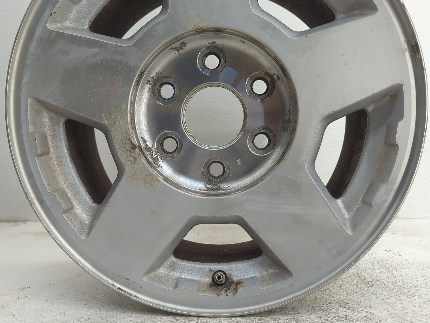 2004-2006 Chevrolet Tahoe Oem Wheel Rim - Oemusedautoparts1.com