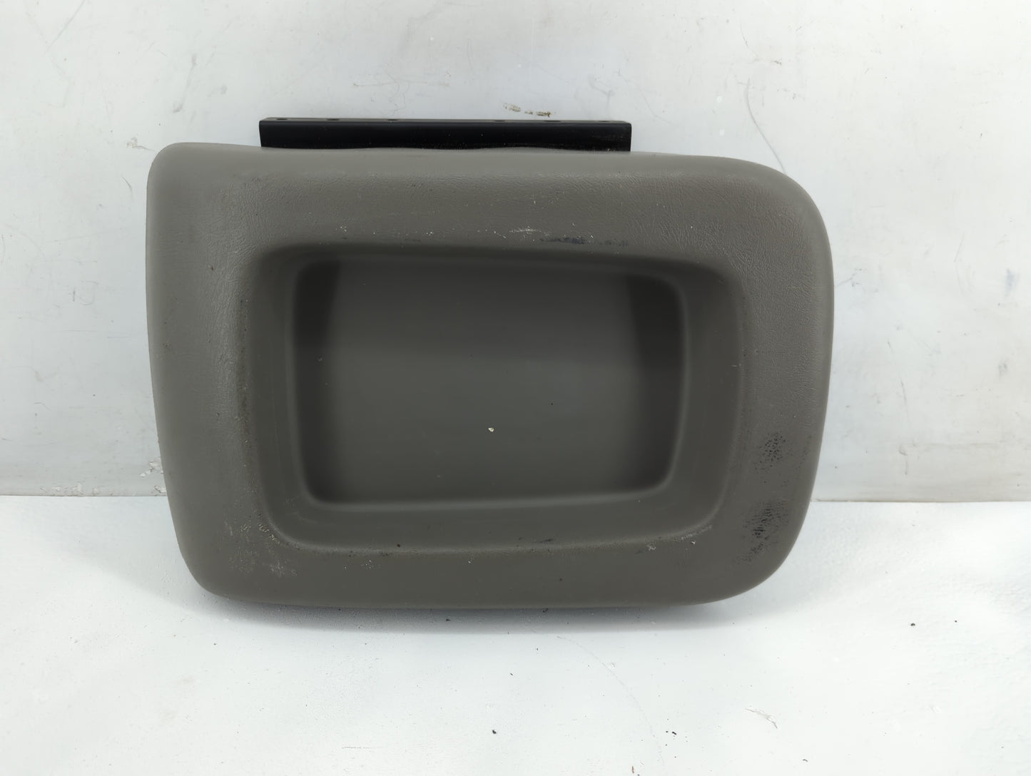 2003-2006 Chevrolet Tahoe Center Console Armrest Cover Lid Fits Fits 2003 2004 2005 2006 OEM Used Auto Parts - Oemusedautopa