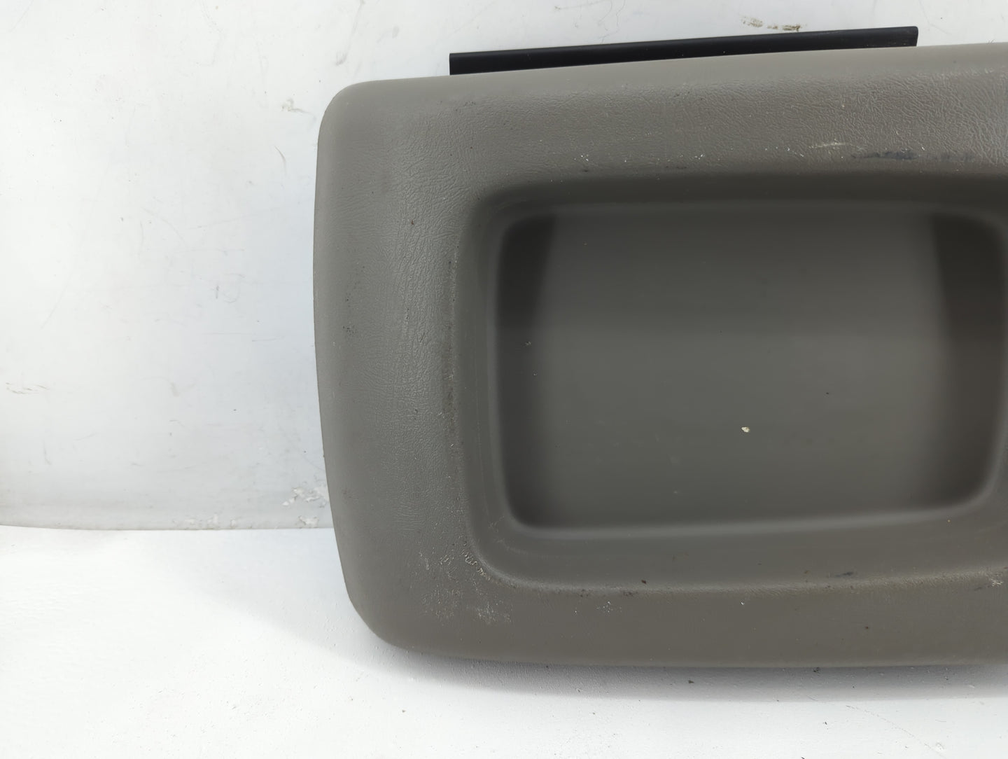 2003-2006 Chevrolet Tahoe Center Console Armrest Cover Lid Fits Fits 2003 2004 2005 2006 OEM Used Auto Parts - Oemusedautopa