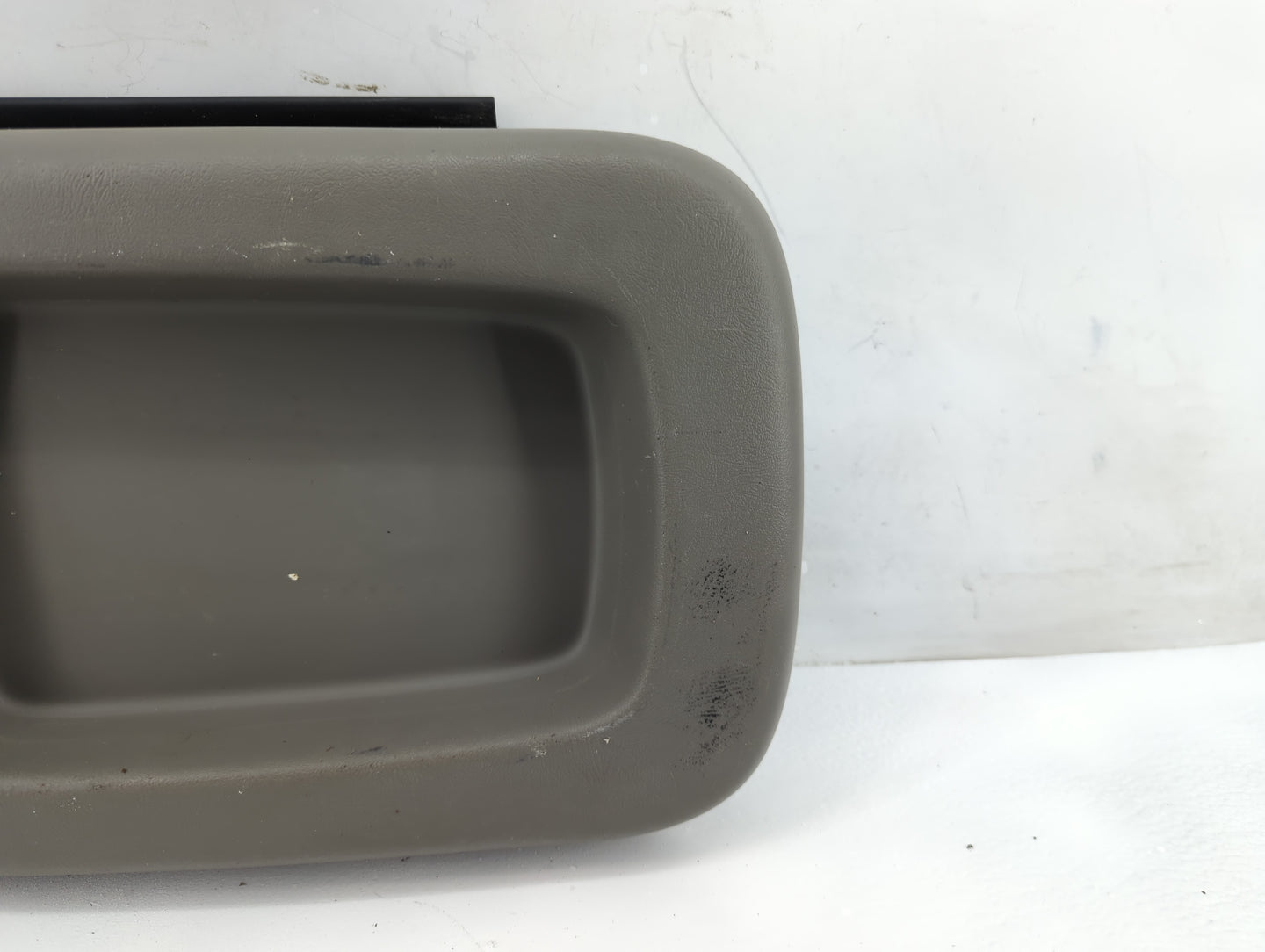 2003-2006 Chevrolet Tahoe Center Console Armrest Cover Lid Fits Fits 2003 2004 2005 2006 OEM Used Auto Parts - Oemusedautopa