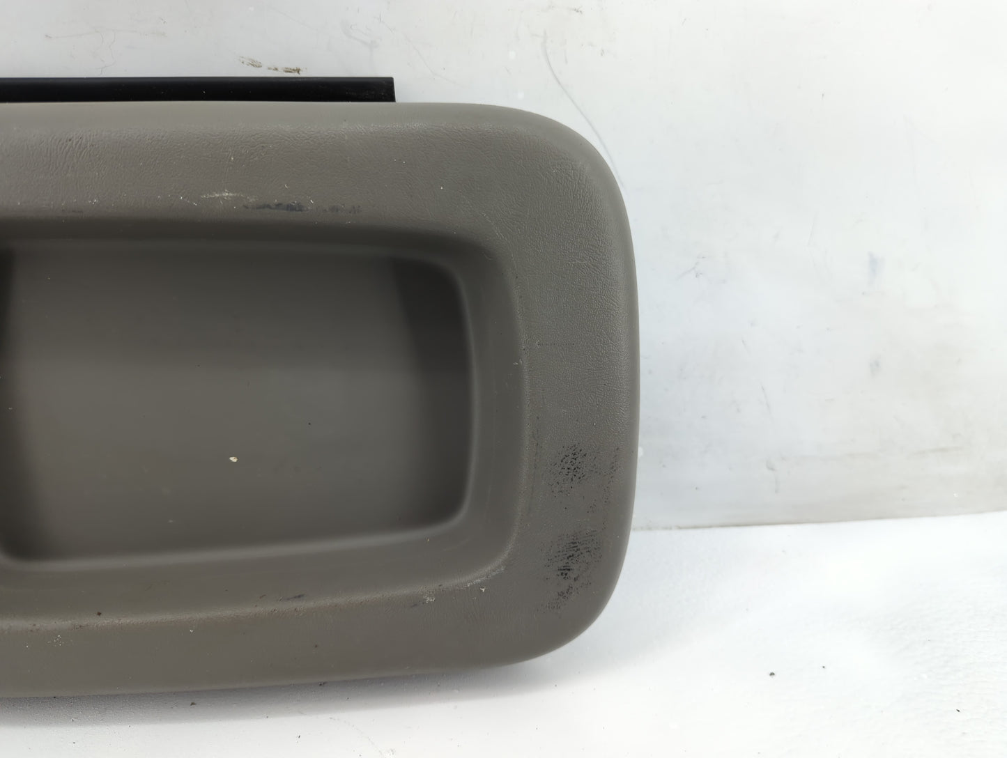 2003-2006 Chevrolet Tahoe Center Console Armrest Cover Lid Fits Fits 2003 2004 2005 2006 OEM Used Auto Parts - Oemusedautopa
