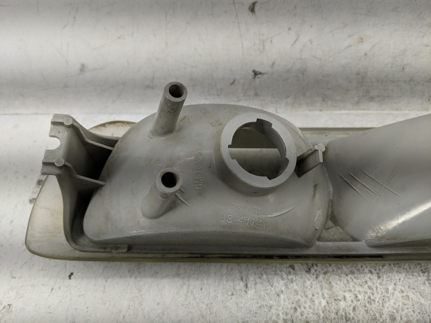 2000-2006 Chevrolet Tahoe Passenger Right Oem Front Light Lamp - Oemusedautoparts1.com
