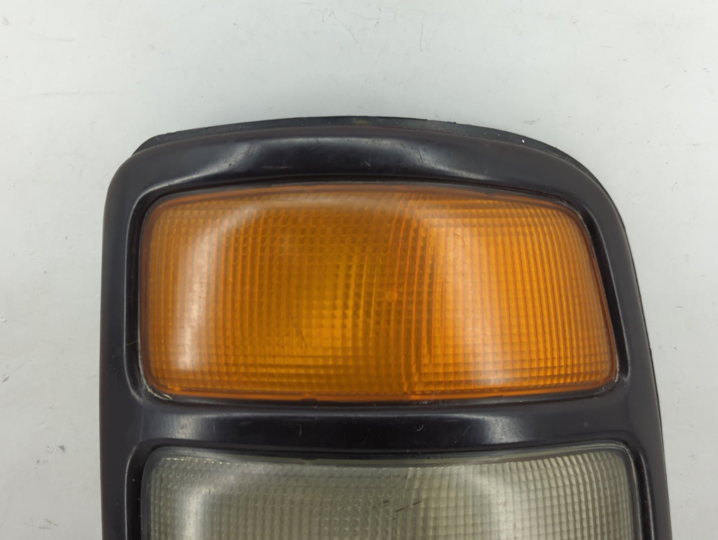 2004-2006 Chevrolet Tahoe Tail Light Assembly Passenger Right OEM P/N:16525376 B Fits Fits 2004 2005 2006 OEM Used Auto Part