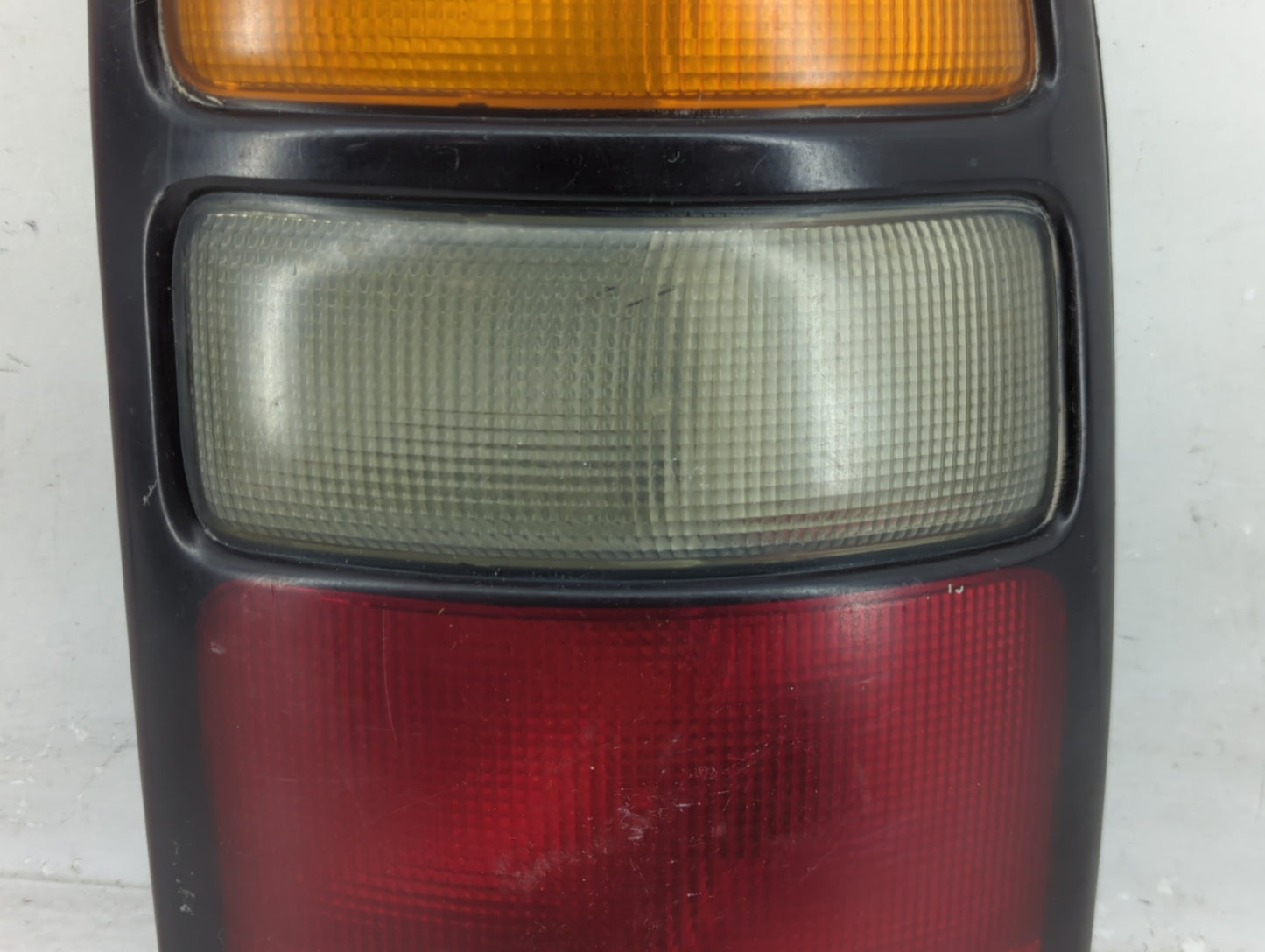 2004-2006 Chevrolet Tahoe Tail Light Assembly Passenger Right OEM P/N:16525376 B Fits Fits 2004 2005 2006 OEM Used Auto Part
