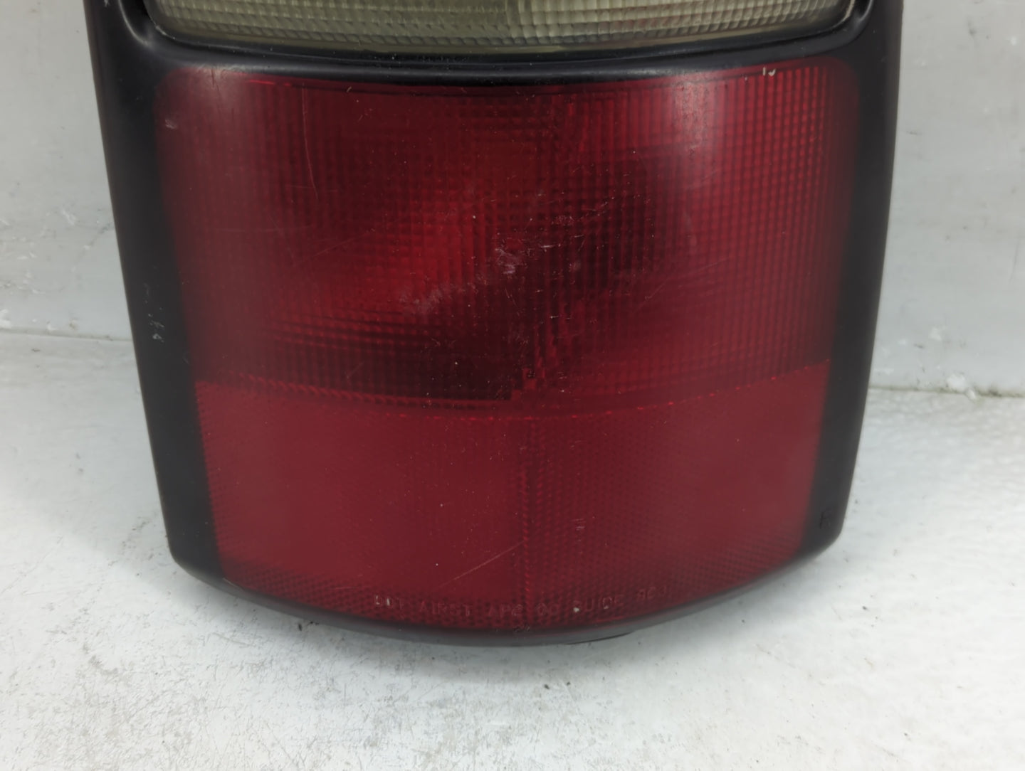 2004-2006 Chevrolet Tahoe Tail Light Assembly Passenger Right OEM P/N:16525376 B Fits Fits 2004 2005 2006 OEM Used Auto Part