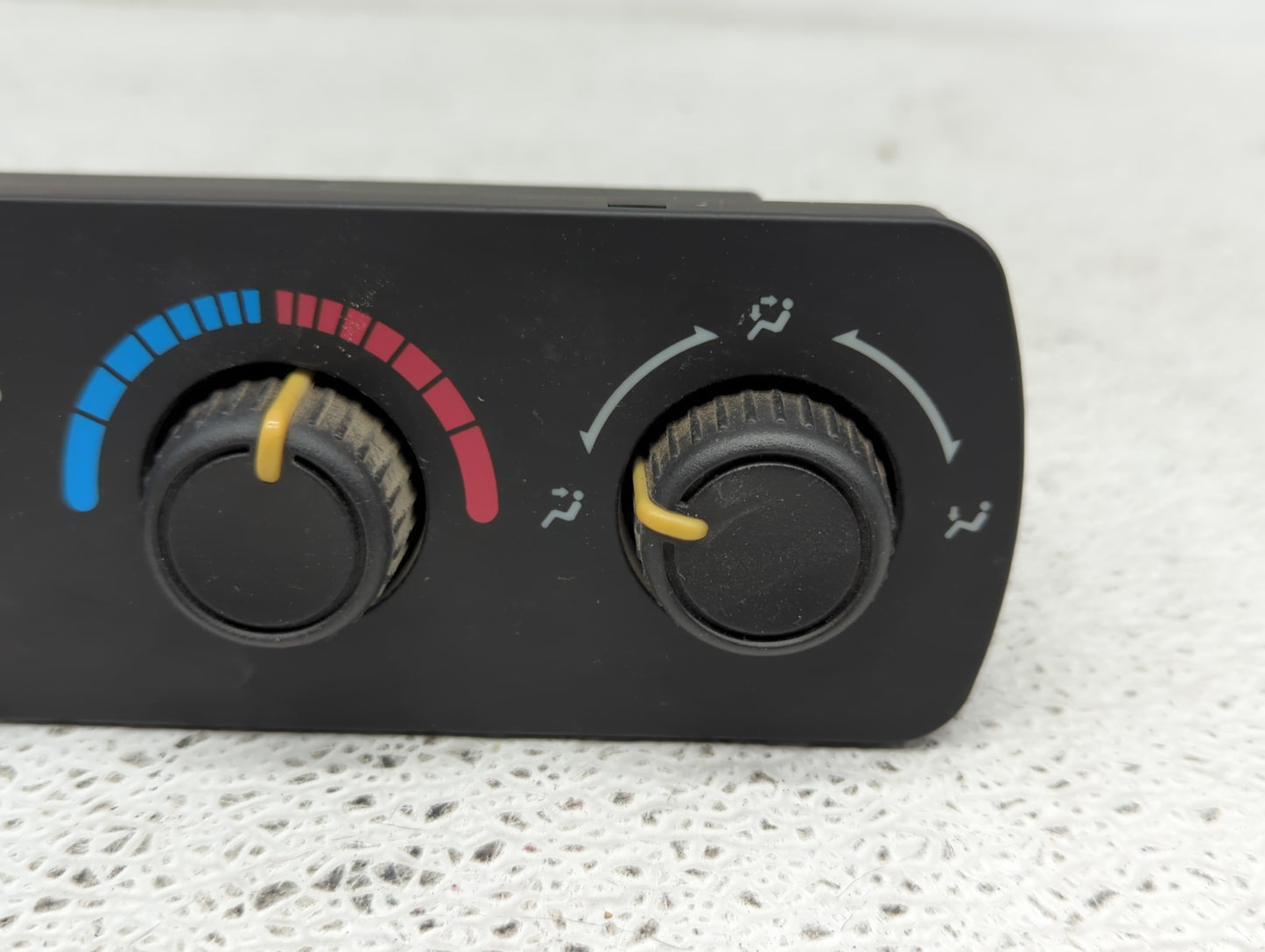 2003-2006 Chevrolet Tahoe Climate Control Module Temperature AC/Heater Replacement P/N:15112019 Fits Fits 2003 2004 2005 200