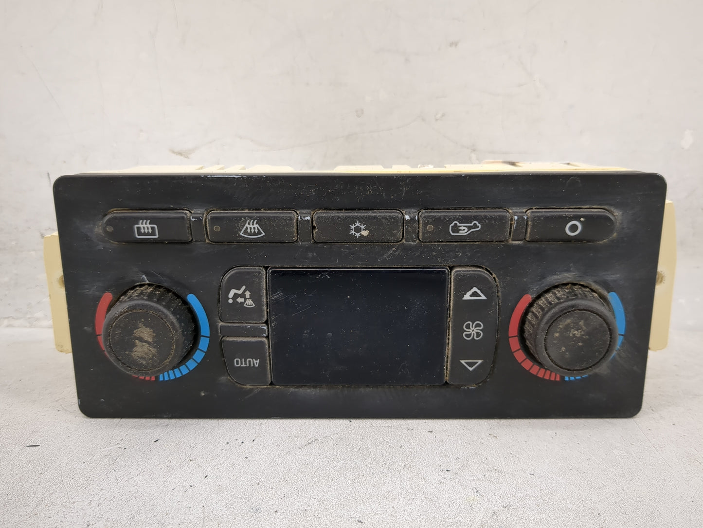 2005-2006 Chevrolet Tahoe Climate Control Module Temperature AC/Heater Replacement P/N:10367041 Fits Fits 2005 2006 2007 OEM