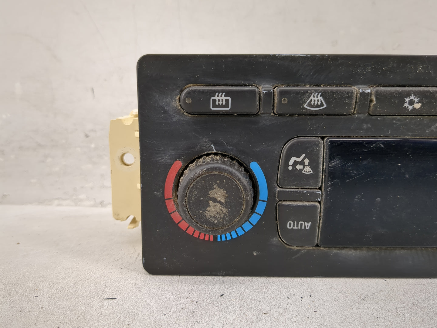 2005-2006 Chevrolet Tahoe Climate Control Module Temperature AC/Heater Replacement P/N:10367041 Fits Fits 2005 2006 2007 OEM