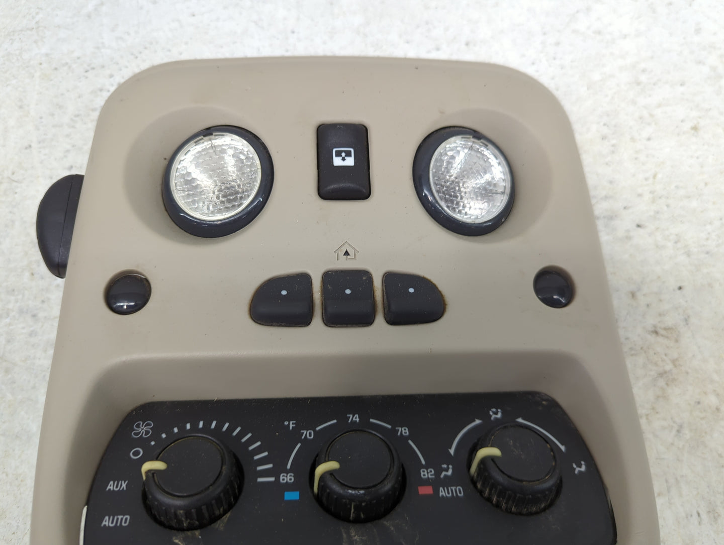 2005 Chevrolet Tahoe Overhead Roof Console - Oemusedautoparts1.com