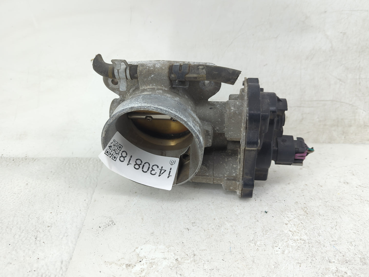 2003-2006 Chevrolet Tahoe Throttle Body Fits Fits 2003 2004 2005 2006 2007 OEM Used Auto Parts - Oemusedautoparts1.com