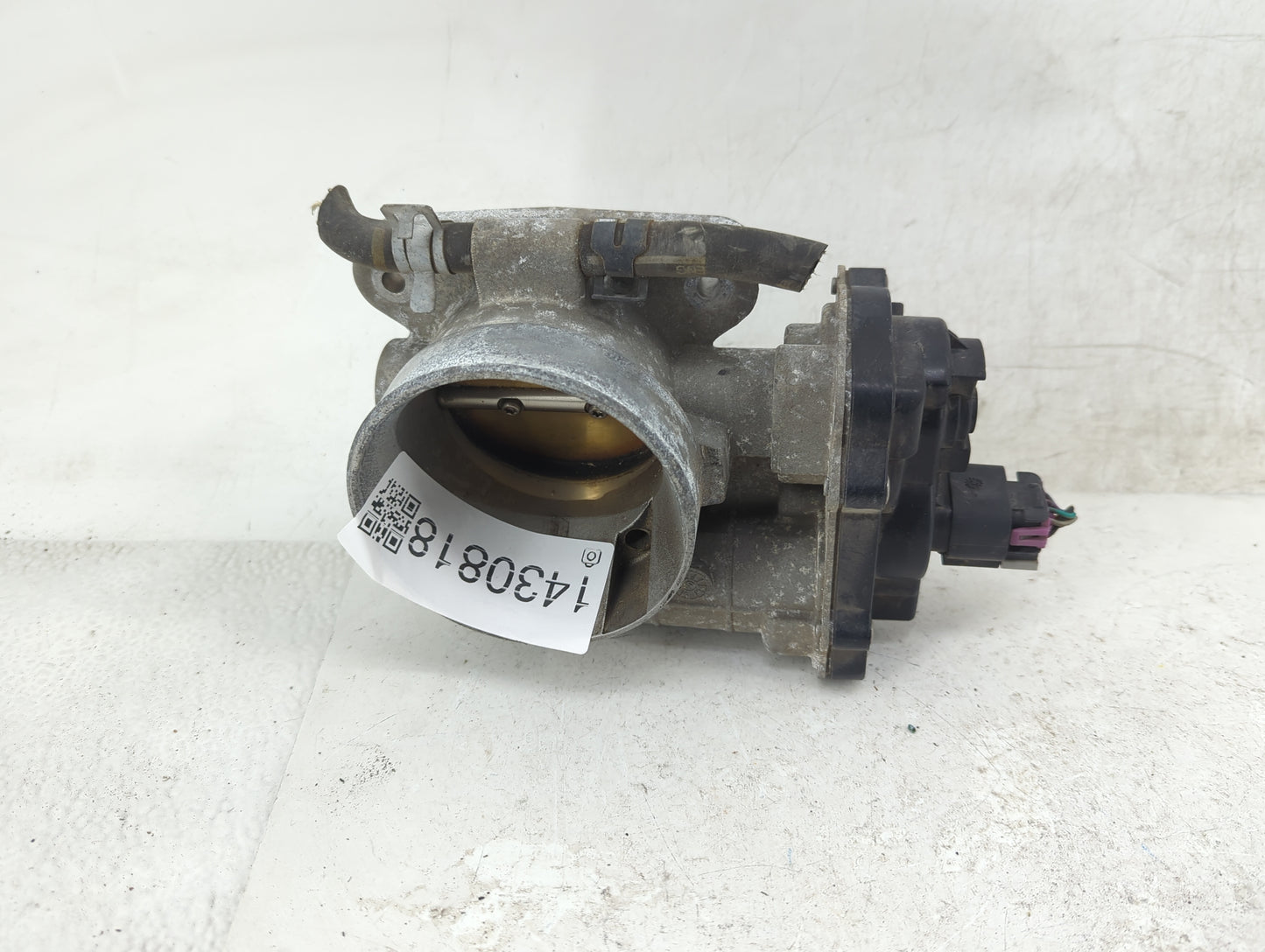 2003-2006 Chevrolet Tahoe Throttle Body Fits Fits 2003 2004 2005 2006 2007 OEM Used Auto Parts - Oemusedautoparts1.com