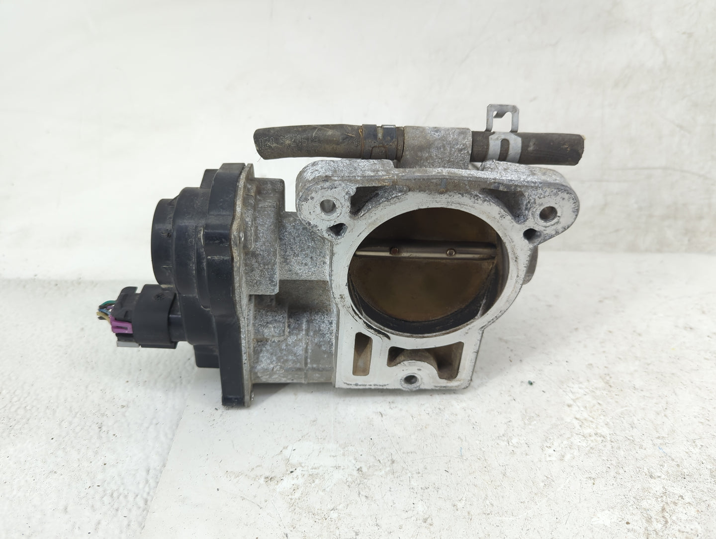 2003-2006 Chevrolet Tahoe Throttle Body Fits Fits 2003 2004 2005 2006 2007 OEM Used Auto Parts - Oemusedautoparts1.com