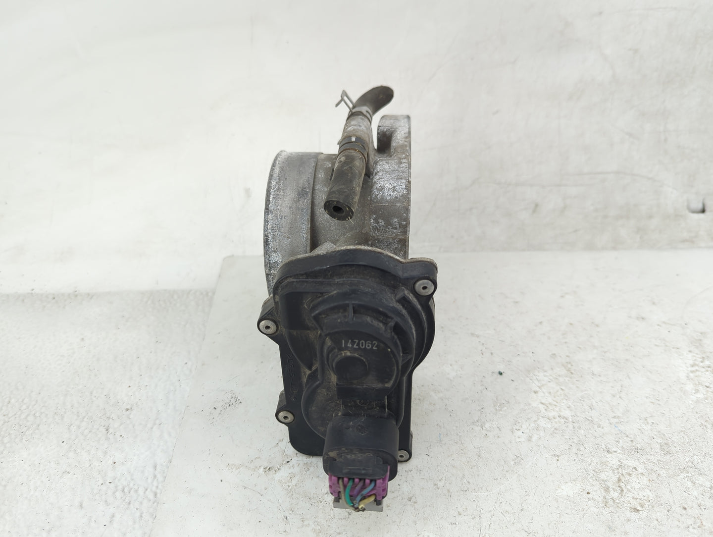 2003-2006 Chevrolet Tahoe Throttle Body Fits Fits 2003 2004 2005 2006 2007 OEM Used Auto Parts - Oemusedautoparts1.com