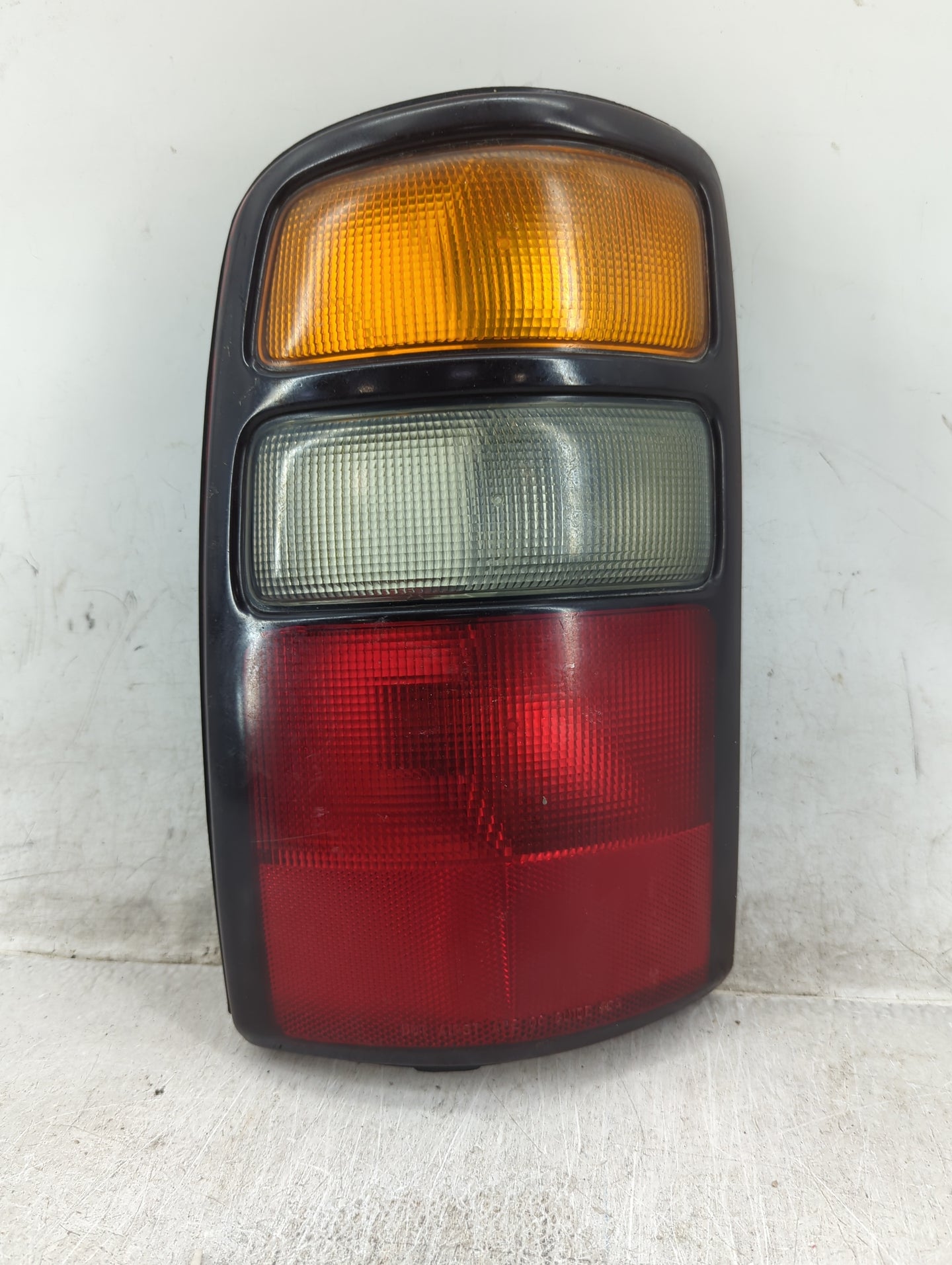 2004-2006 Chevrolet Tahoe Tail Light Assembly Passenger Right OEM P/N:15224181 Fits Fits 2004 2005 2006 OEM Used Auto Parts 