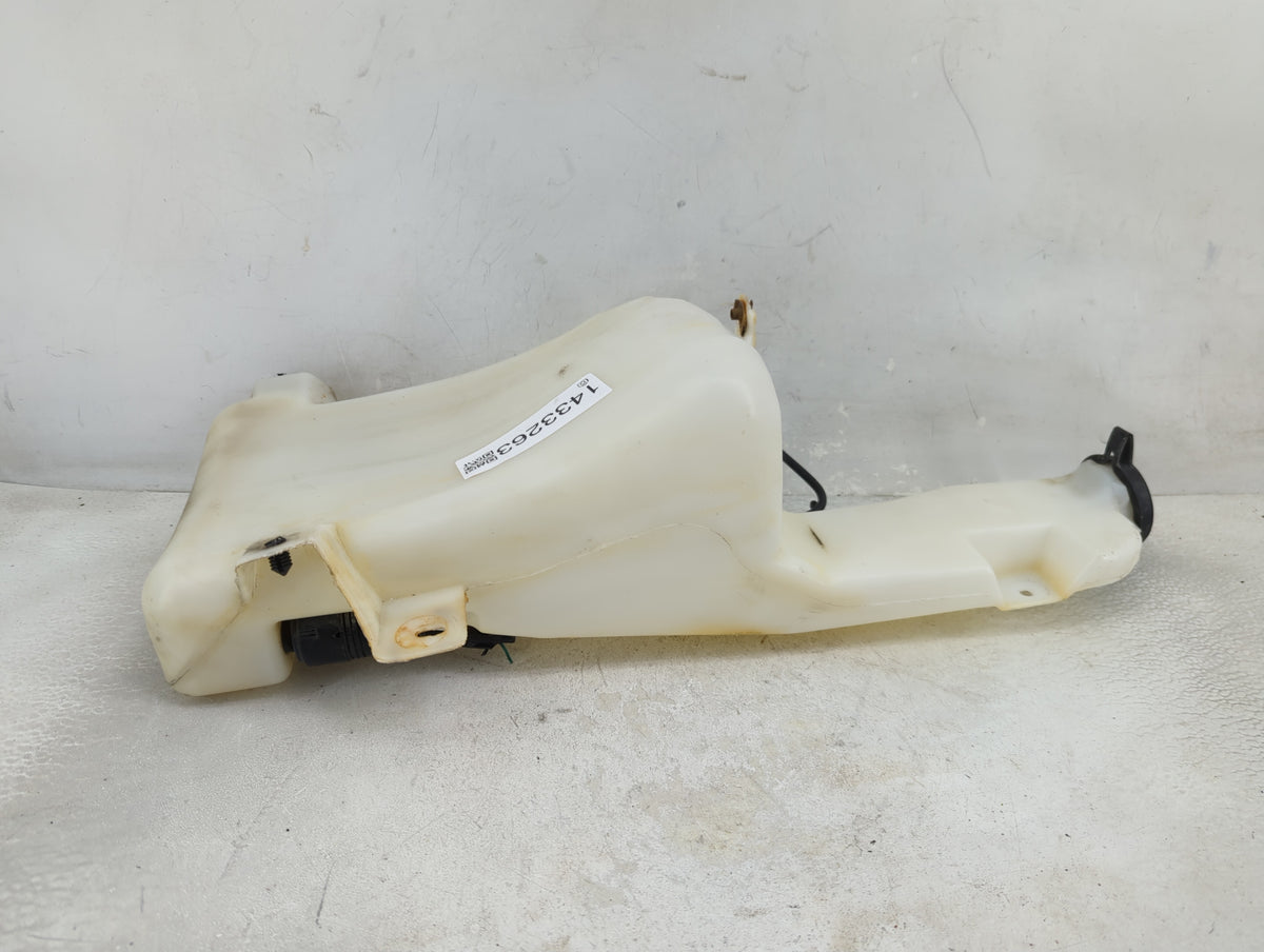 2000-2005 Chevrolet Tahoe Windshield Washer Fluid Reservoir Bottle Oem - Oemusedautoparts1.com