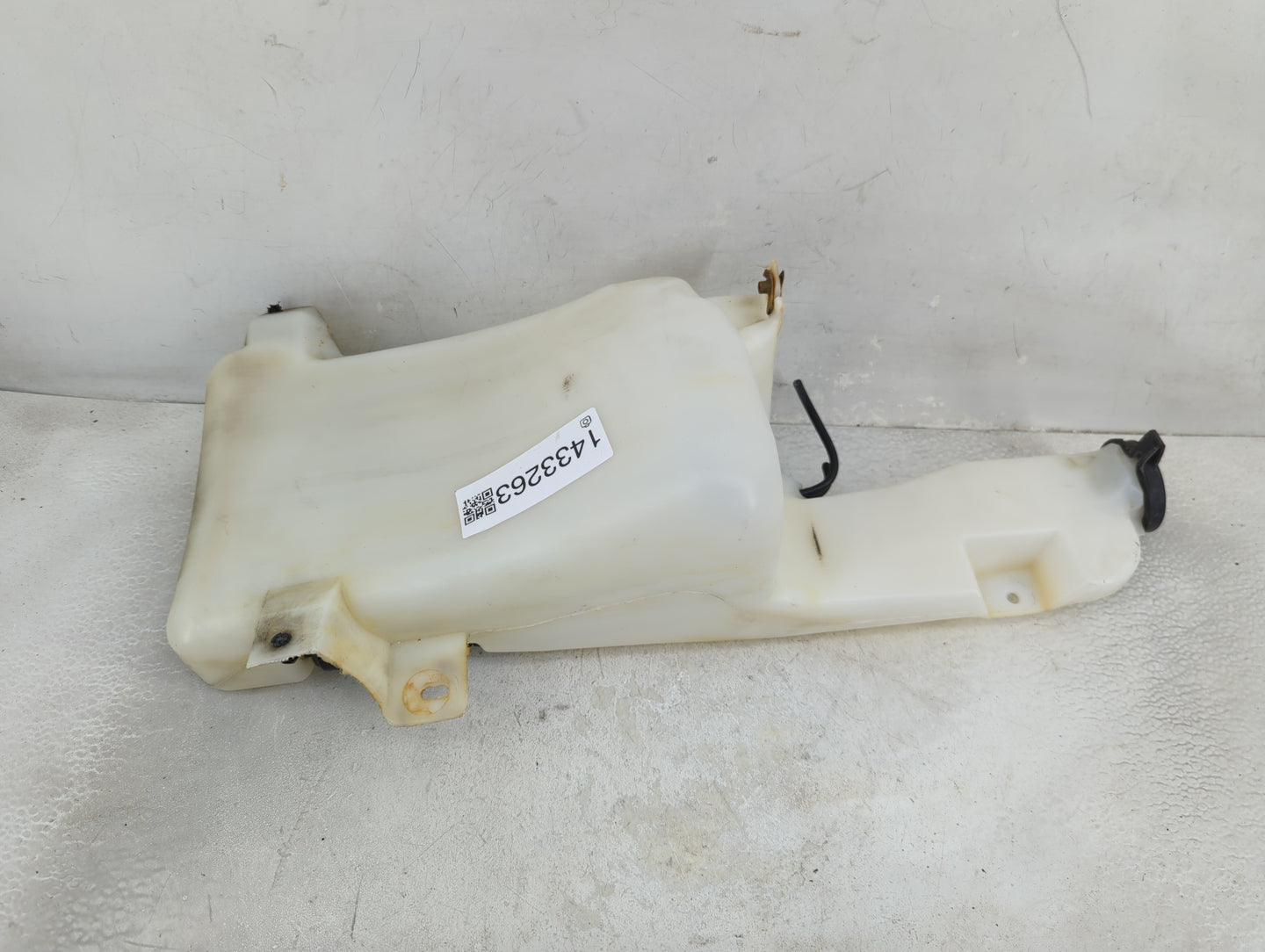 2000-2005 Chevrolet Tahoe Windshield Washer Fluid Reservoir Bottle Oem - Oemusedautoparts1.com