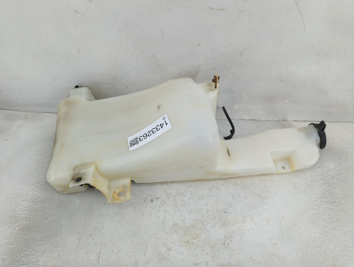 2000-2005 Chevrolet Tahoe Windshield Washer Fluid Reservoir Bottle Oem - Oemusedautoparts1.com