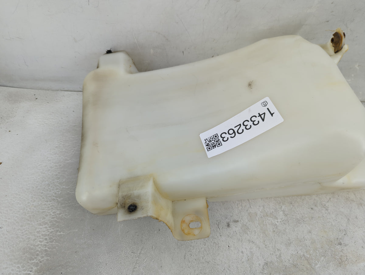 2000-2005 Chevrolet Tahoe Windshield Washer Fluid Reservoir Bottle Oem - Oemusedautoparts1.com