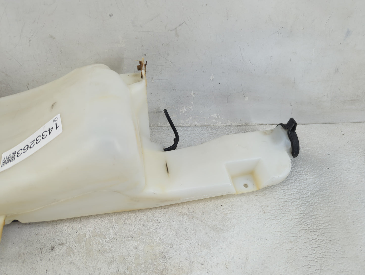 2000-2005 Chevrolet Tahoe Windshield Washer Fluid Reservoir Bottle Oem - Oemusedautoparts1.com