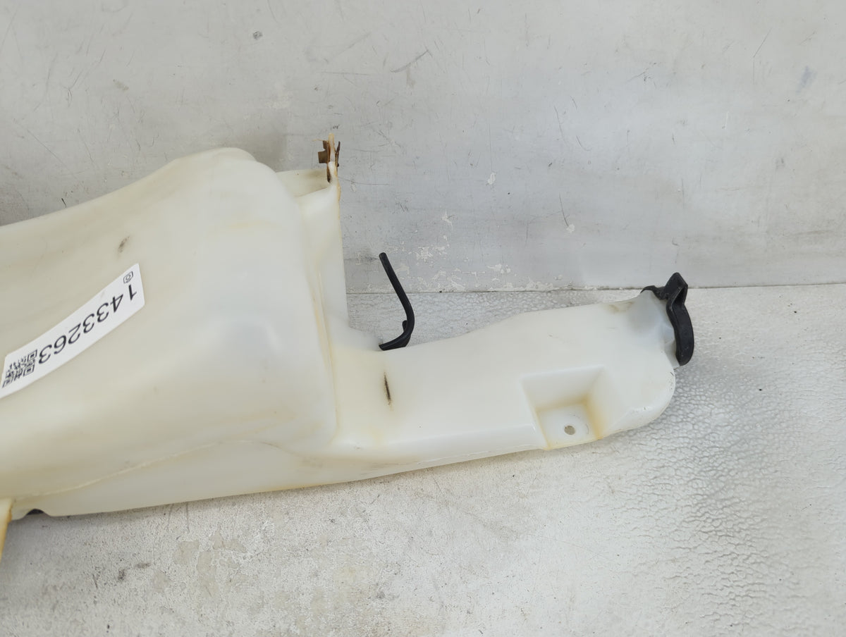 2000-2005 Chevrolet Tahoe Windshield Washer Fluid Reservoir Bottle Oem - Oemusedautoparts1.com