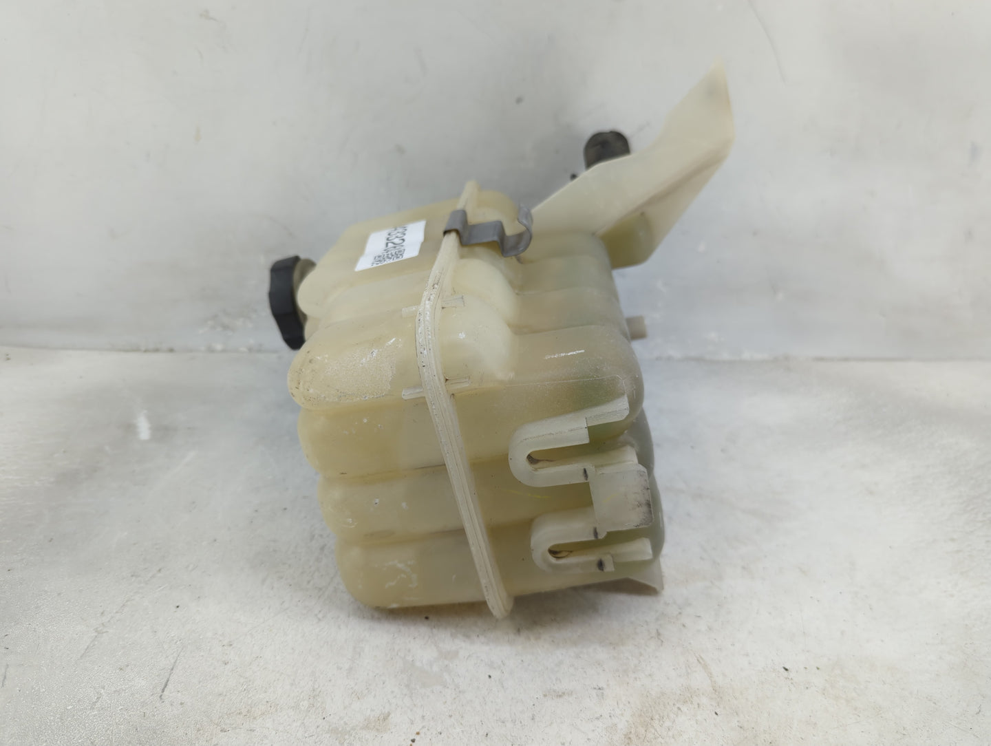 2004 Chevrolet Tahoe Radiator Coolant Overflow Expansion Tank Bottle 1433264 - Oemusedautoparts1.com