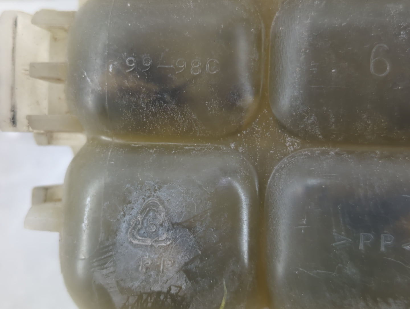 2004 Chevrolet Tahoe Radiator Coolant Overflow Expansion Tank Bottle 1433264 - Oemusedautoparts1.com