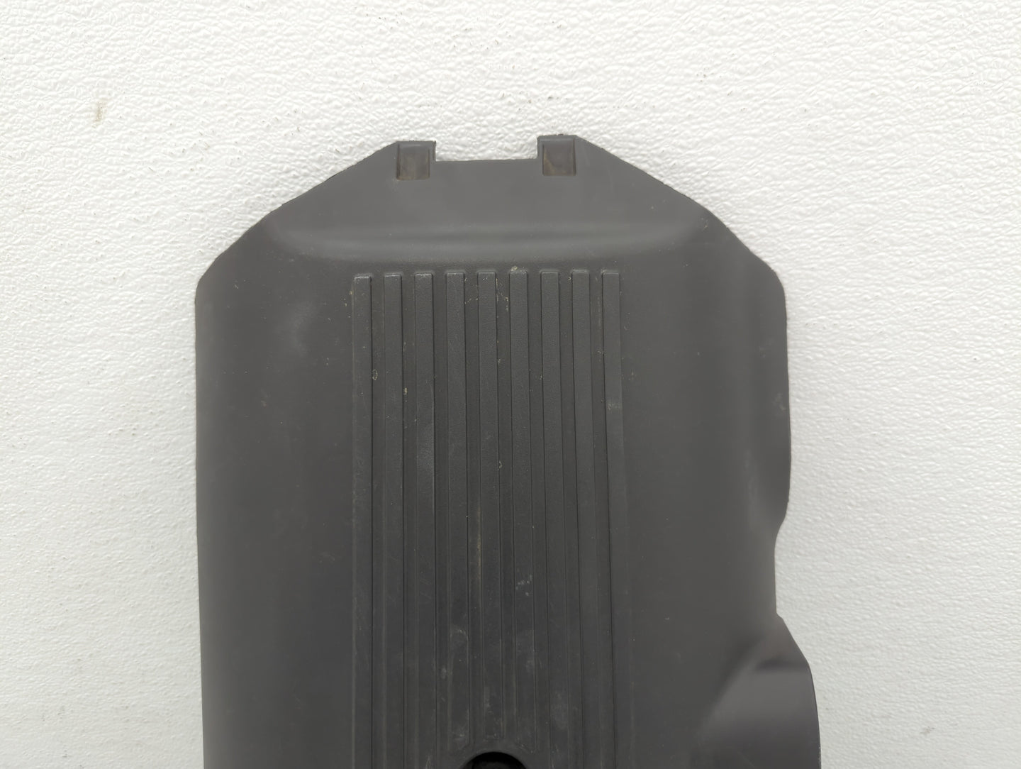 2005 Chevrolet Tahoe Engine Cover - Oemusedautoparts1.com