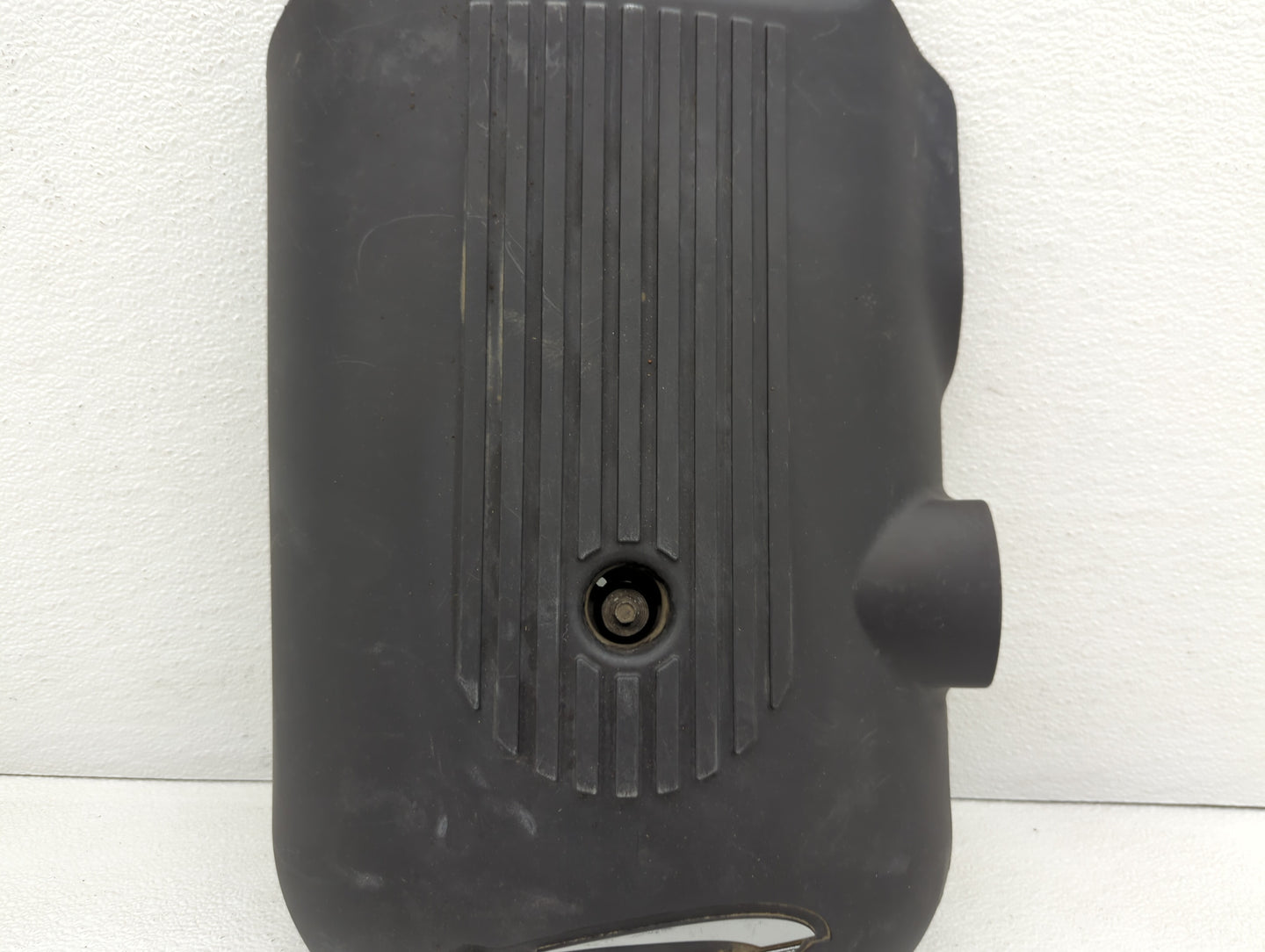 2005 Chevrolet Tahoe Engine Cover - Oemusedautoparts1.com