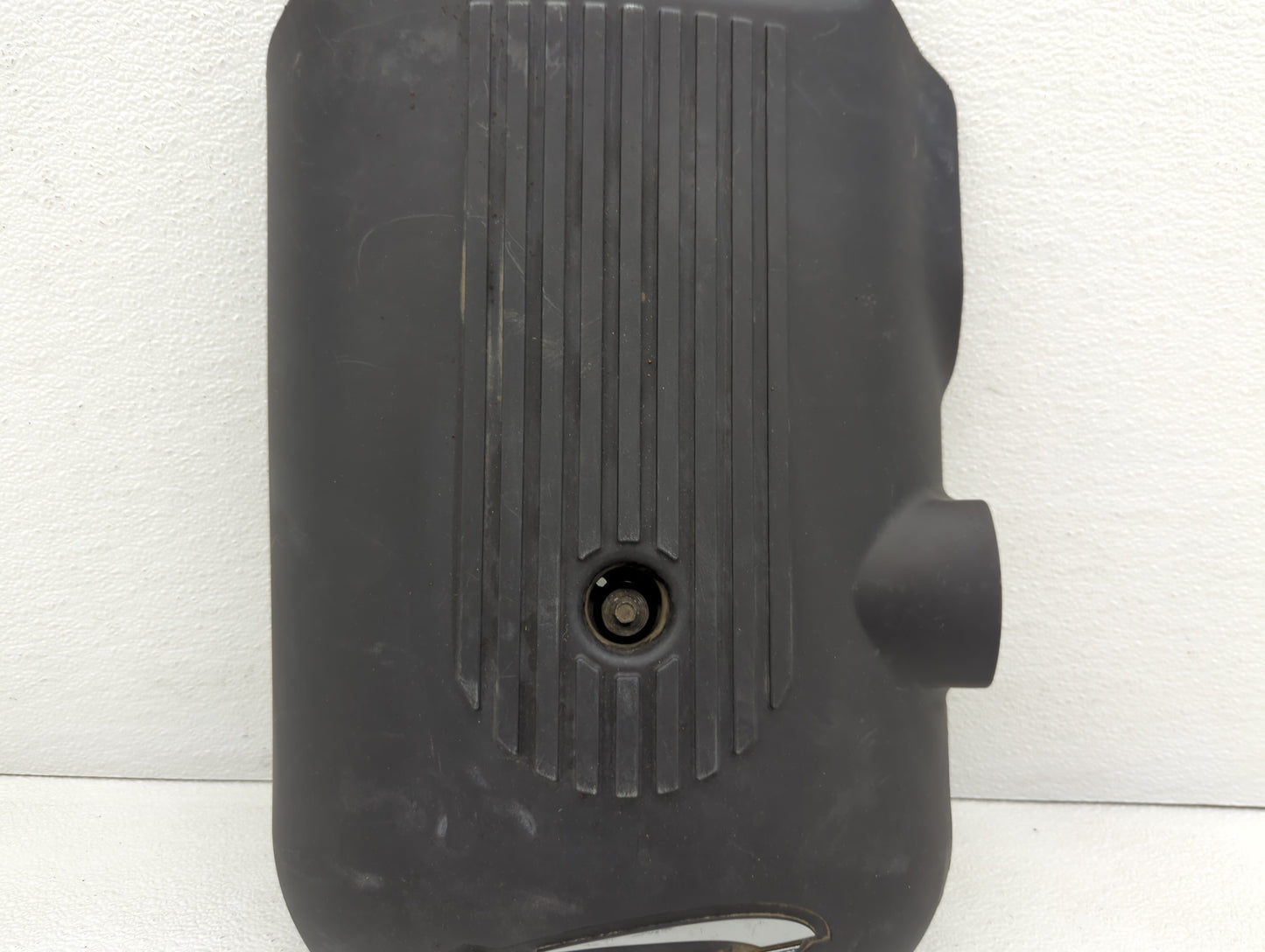 2005 Chevrolet Tahoe Engine Cover - Oemusedautoparts1.com