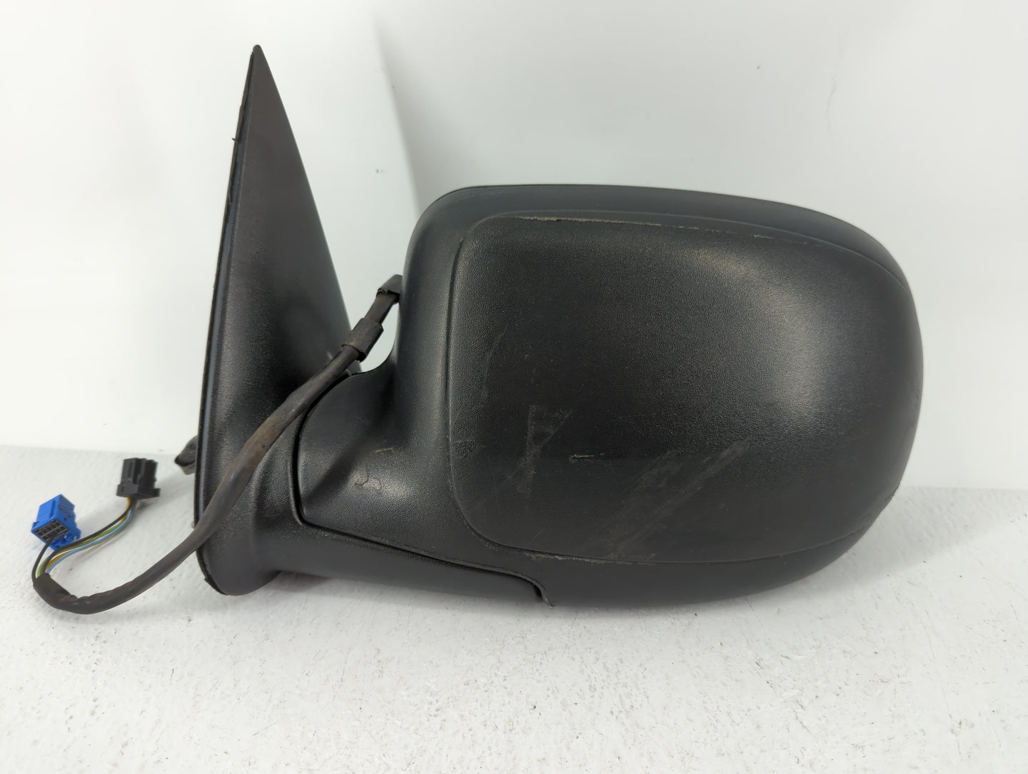 2003-2006 Chevrolet Tahoe Driver Left Side View Manual Door Mirror Black - Oemusedautoparts1.com