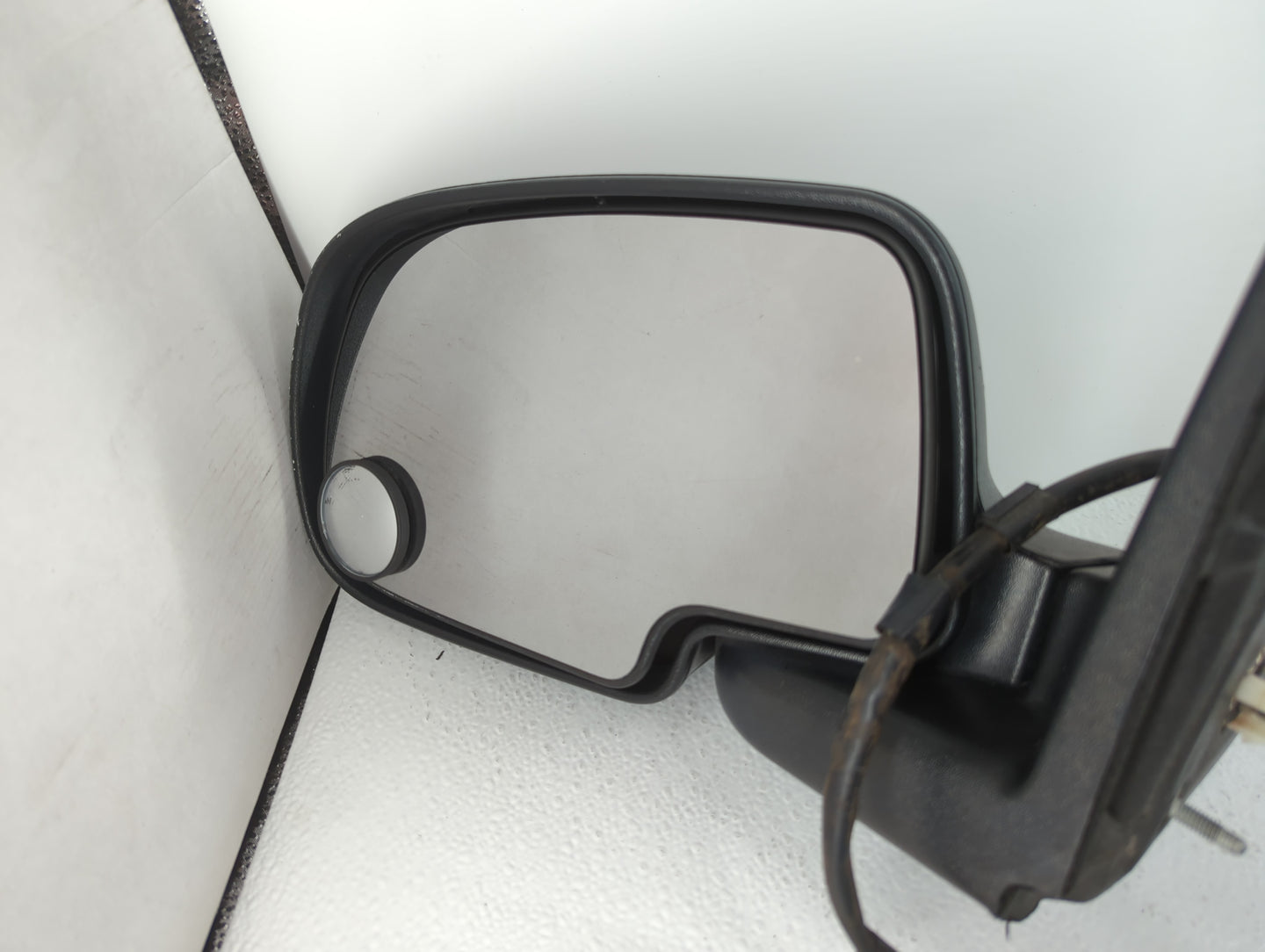 2003-2006 Chevrolet Tahoe Driver Left Side View Manual Door Mirror Black - Oemusedautoparts1.com