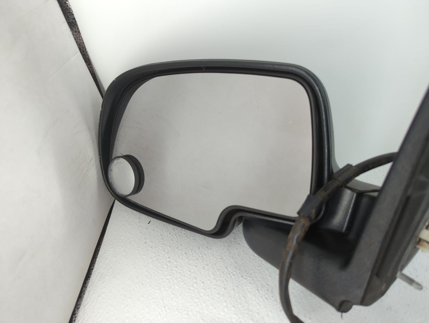 2003-2006 Chevrolet Tahoe Driver Left Side View Manual Door Mirror Black - Oemusedautoparts1.com