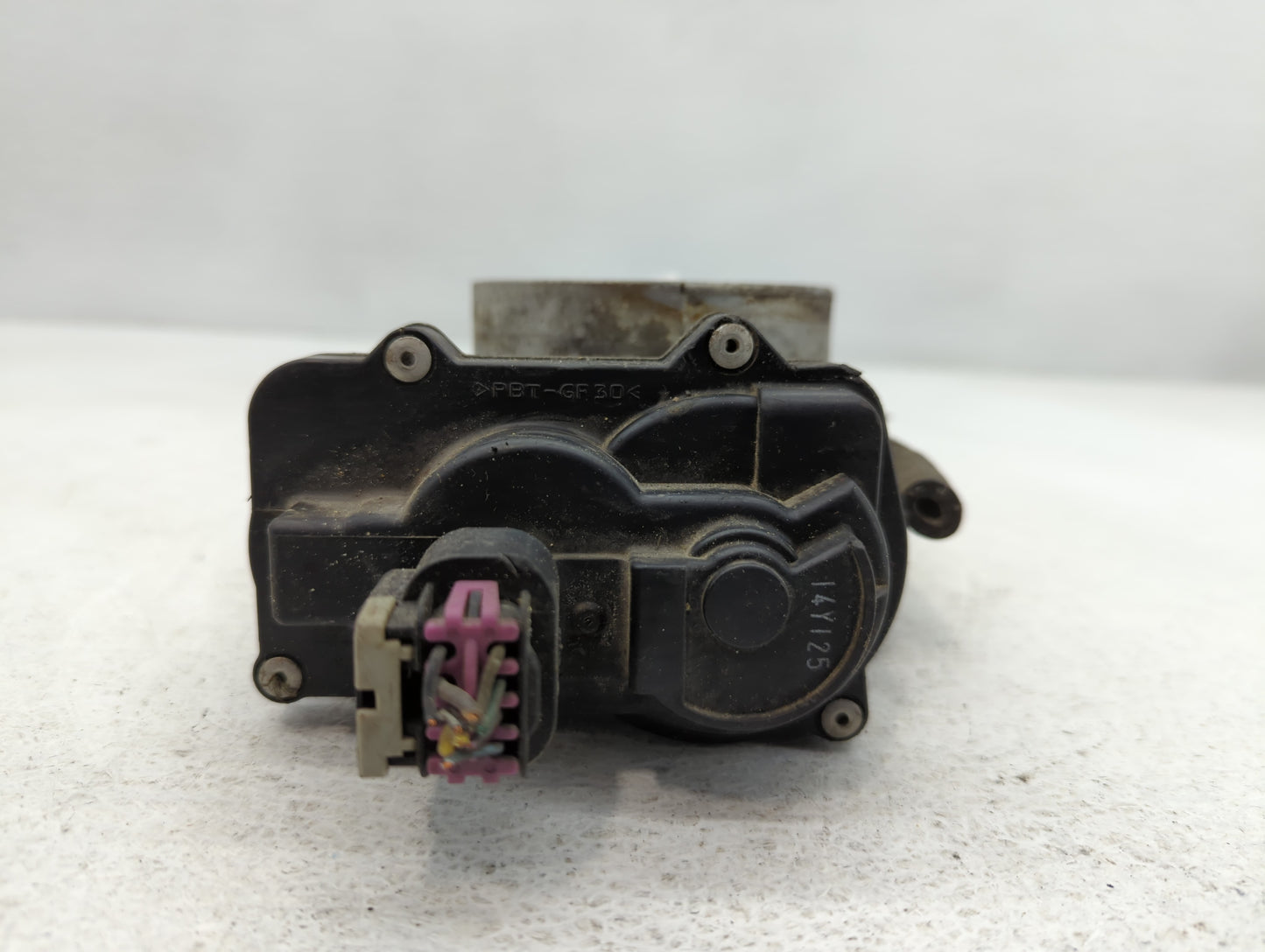 2003-2006 Chevrolet Tahoe Throttle Body P/N:1257080 Fits Fits 2003 2004 2005 2006 2007 OEM Used Auto Parts - Oemusedautopart