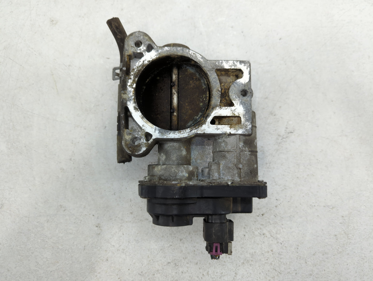 2003-2006 Chevrolet Tahoe Throttle Body P/N:1257080 Fits Fits 2003 2004 2005 2006 2007 OEM Used Auto Parts - Oemusedautopart