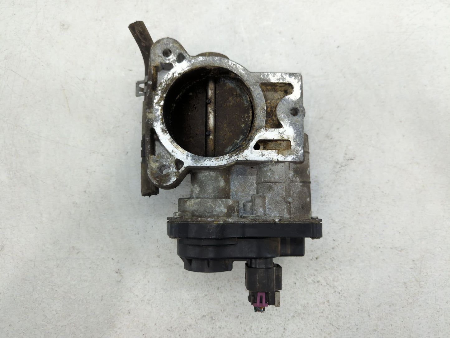 2003-2006 Chevrolet Tahoe Throttle Body P/N:1257080 Fits Fits 2003 2004 2005 2006 2007 OEM Used Auto Parts - Oemusedautopart