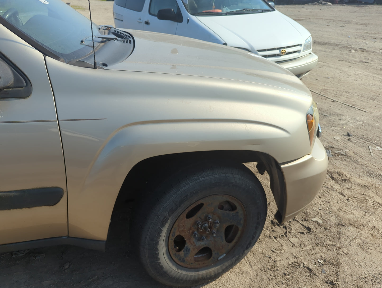 2002-2009 Chevrolet Trailblazer Passenger Fender - Oemusedautoparts1.com