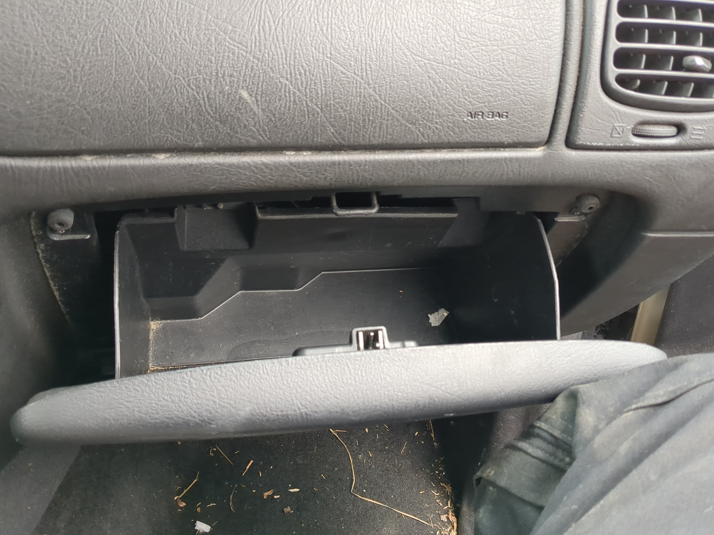 2005 Chevrolet Trailblazer Passenger Glove Box Door Storage Compartment - Oemusedautoparts1.com