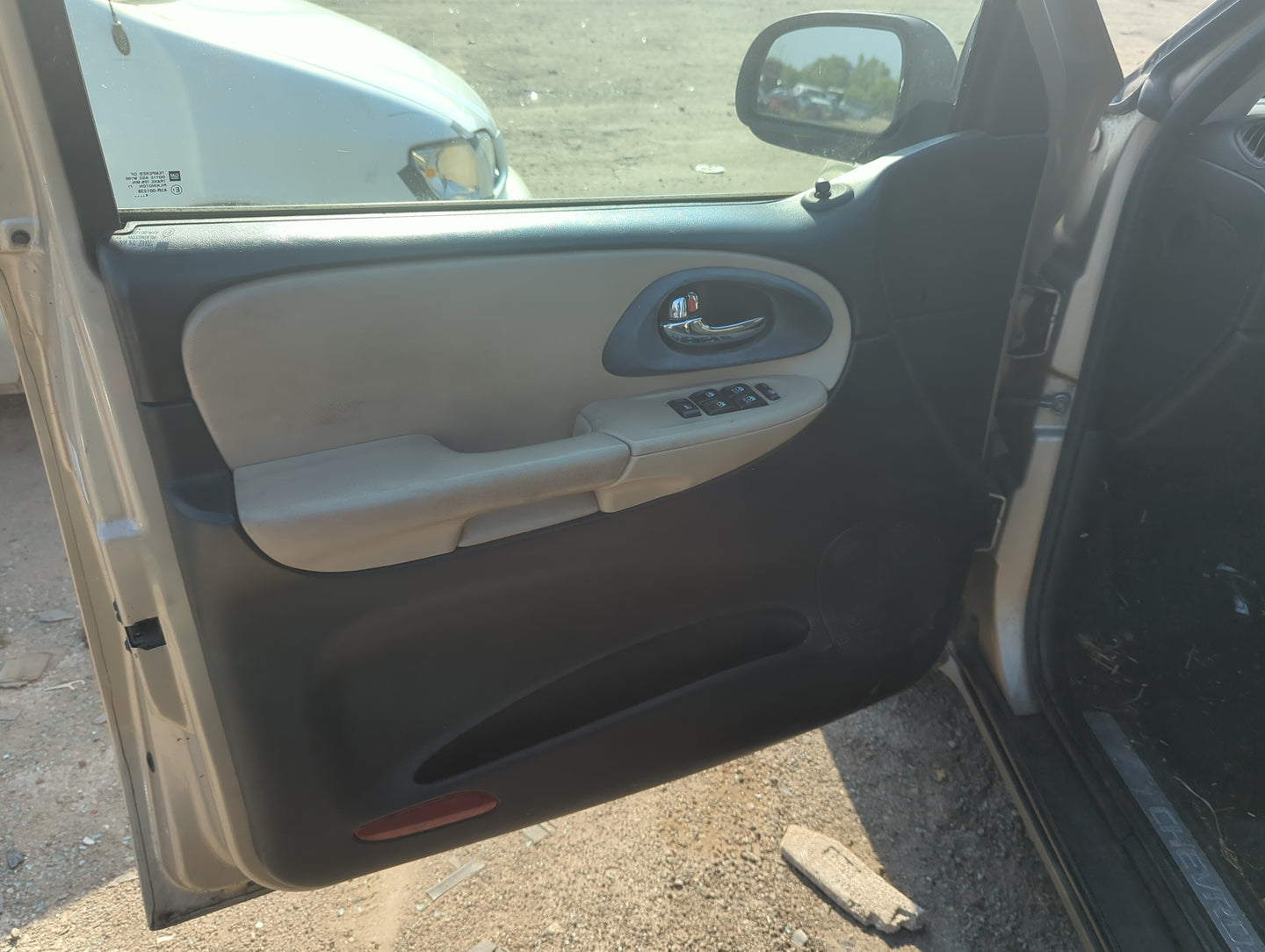 2005 Chevrolet Trailblazer Front Left Driver Interior Door Panel Trim - Oemusedautoparts1.com